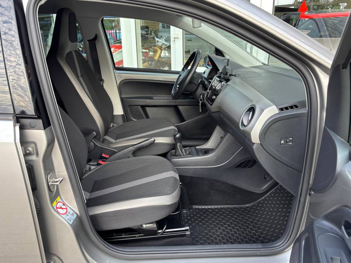 Volkswagen up! Volkswagen Up! 1.0 60PK High Up! | Cruise | MF-Stuur | PDC | Orig. NL | NAP |