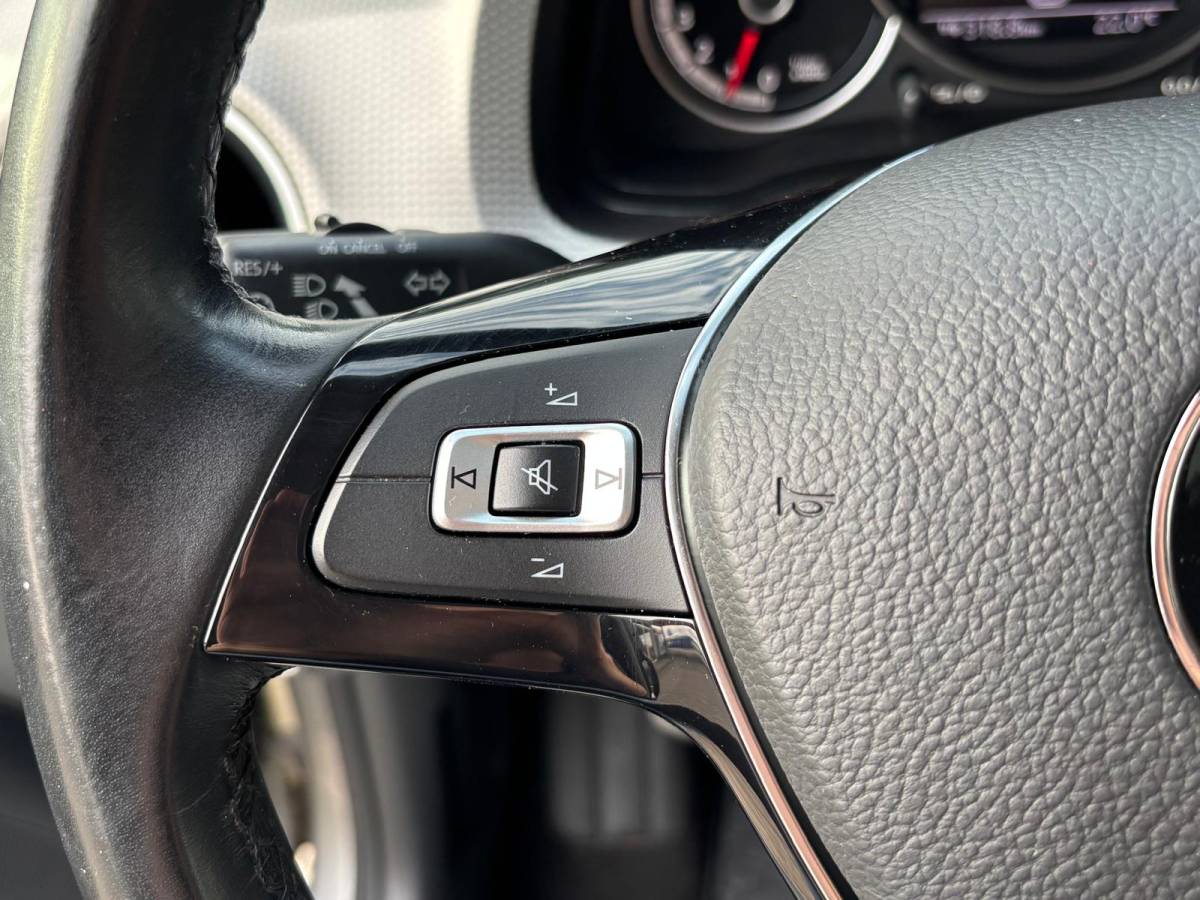 Volkswagen up! Volkswagen Up! 1.0 60PK High Up! | Cruise | MF-Stuur | PDC | Orig. NL | NAP |