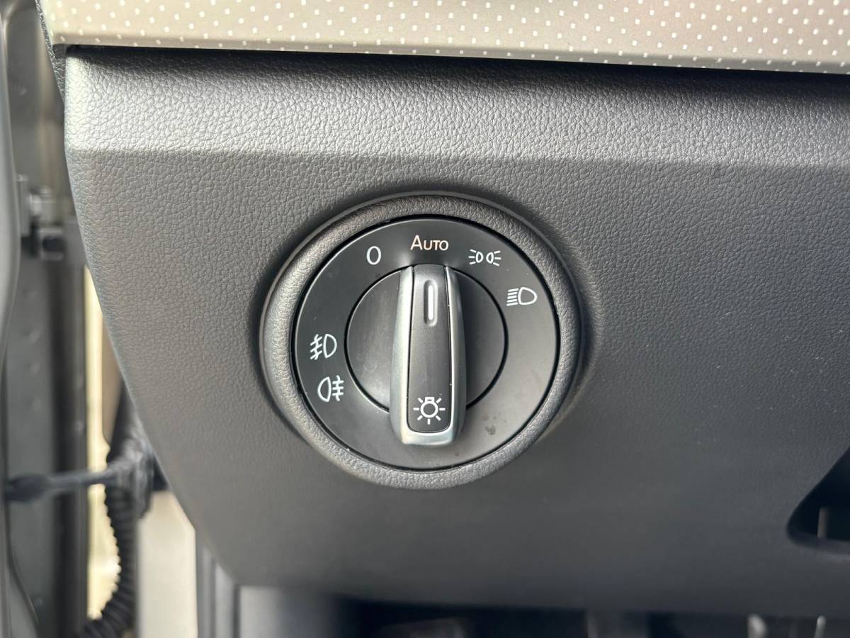 Volkswagen up! Volkswagen Up! 1.0 60PK High Up! | Cruise | MF-Stuur | PDC | Orig. NL | NAP |