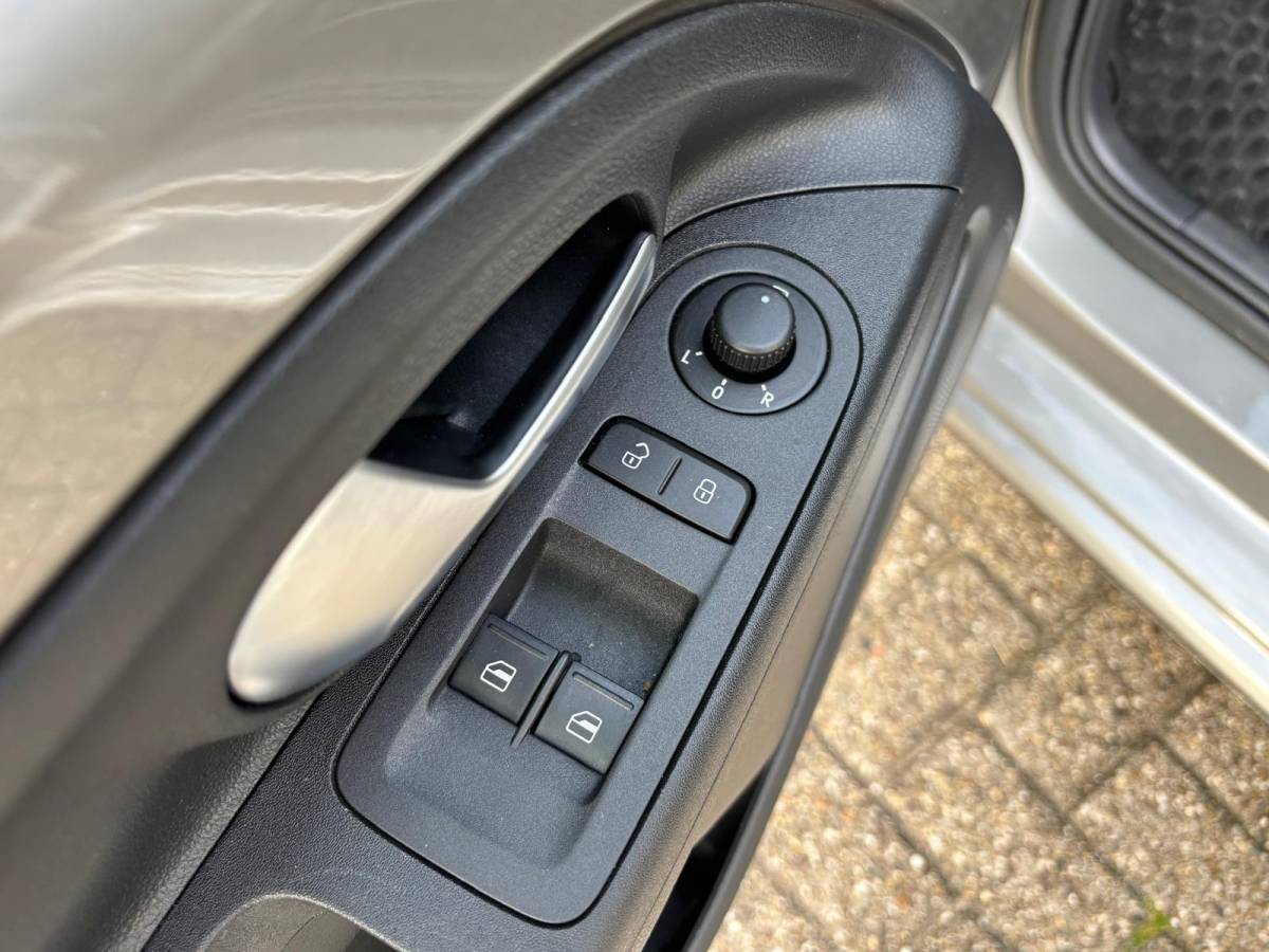 Volkswagen up! Volkswagen Up! 1.0 60PK High Up! | Cruise | MF-Stuur | PDC | Orig. NL | NAP |