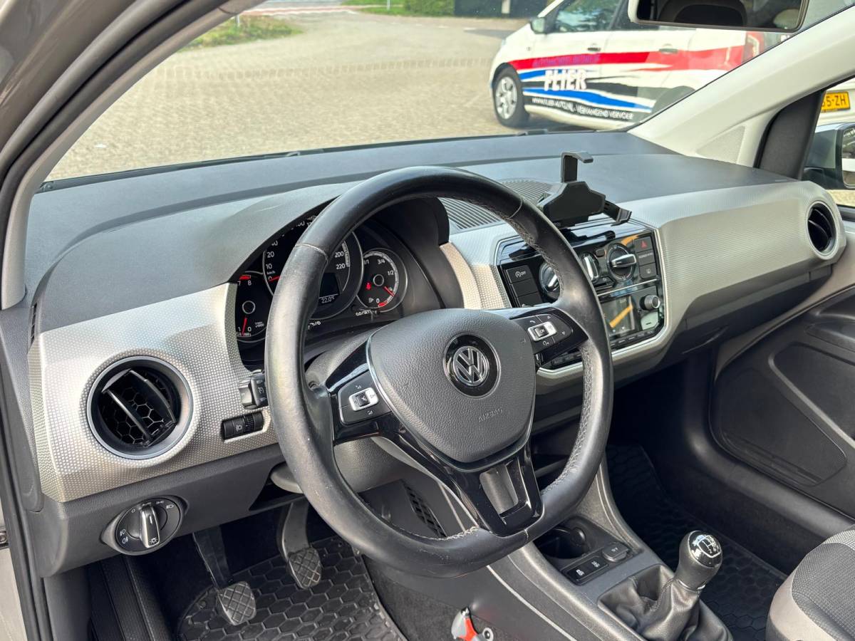 Volkswagen up! Volkswagen Up! 1.0 60PK High Up! | Cruise | MF-Stuur | PDC | Orig. NL | NAP |