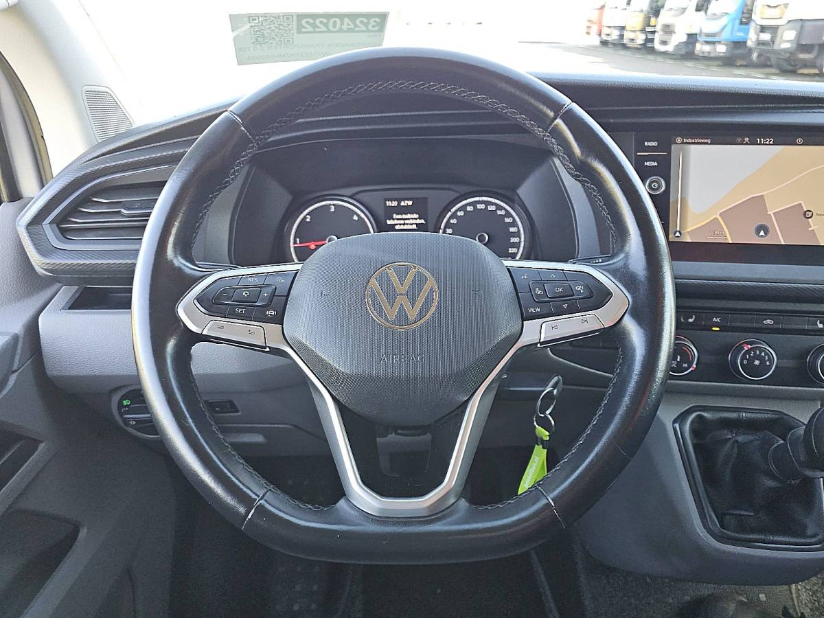 Volkswagen Transporter VOLKSWAGEN TRANSPORTER 2.0 TDI L2H1 Navi Trekhaak Adaptieve Cruise Control Standkachel Achterdeuren PDC Airco 3 Zits Euro6 150 PK!