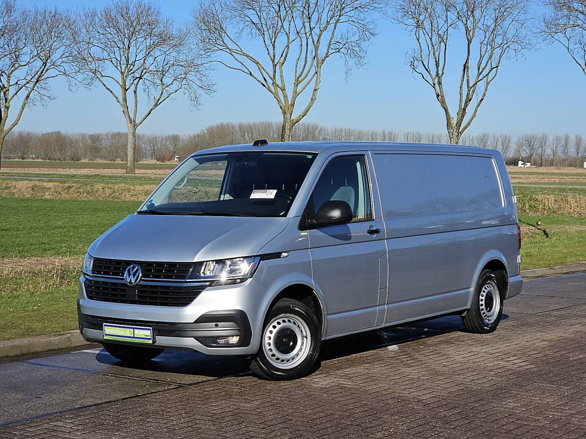 Volkswagen Transporter VOLKSWAGEN TRANSPORTER 2.0 TDI L2H1 Navi Trekhaak Adaptieve Cruise Control Standkachel Achterdeuren PDC Airco 3 Zits Euro6 150 PK!