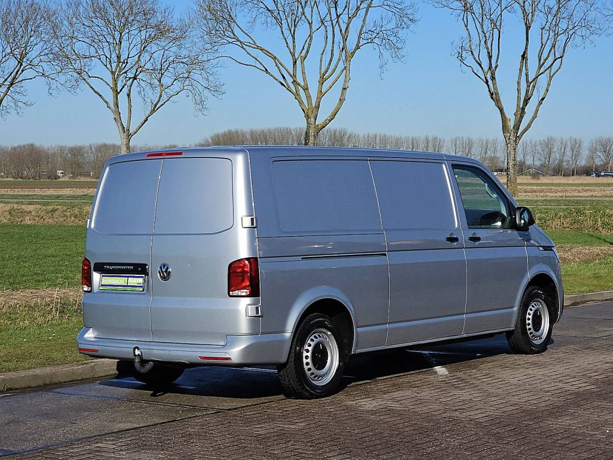 Volkswagen Transporter VOLKSWAGEN TRANSPORTER 2.0 TDI L2H1 Navi Trekhaak Adaptieve Cruise Control Standkachel Achterdeuren PDC Airco 3 Zits Euro6 150 PK!