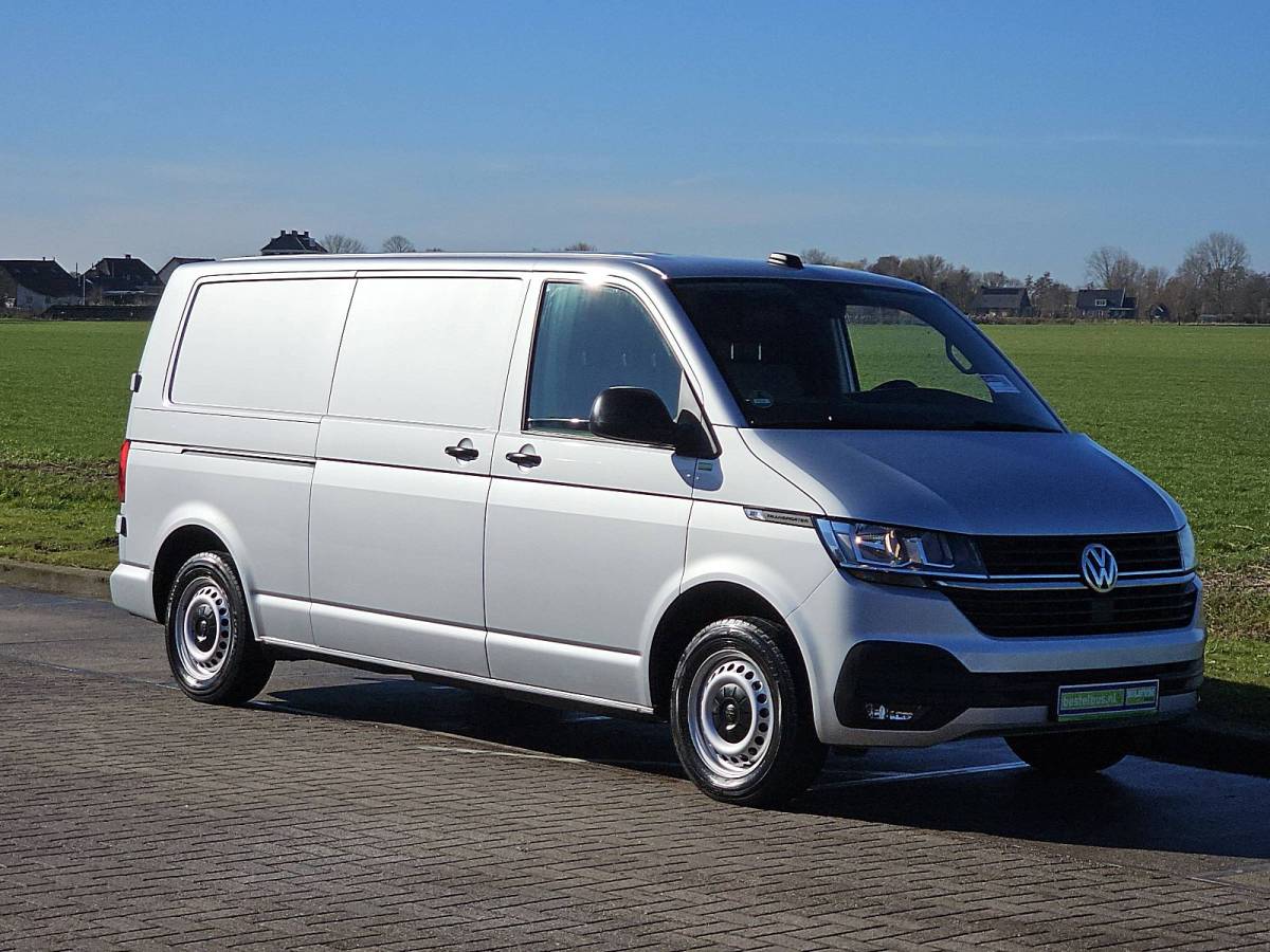 Volkswagen Transporter VOLKSWAGEN TRANSPORTER 2.0 TDI L2H1 Navi Trekhaak Adaptieve Cruise Control Standkachel Achterdeuren PDC Airco 3 Zits Euro6 150 PK!
