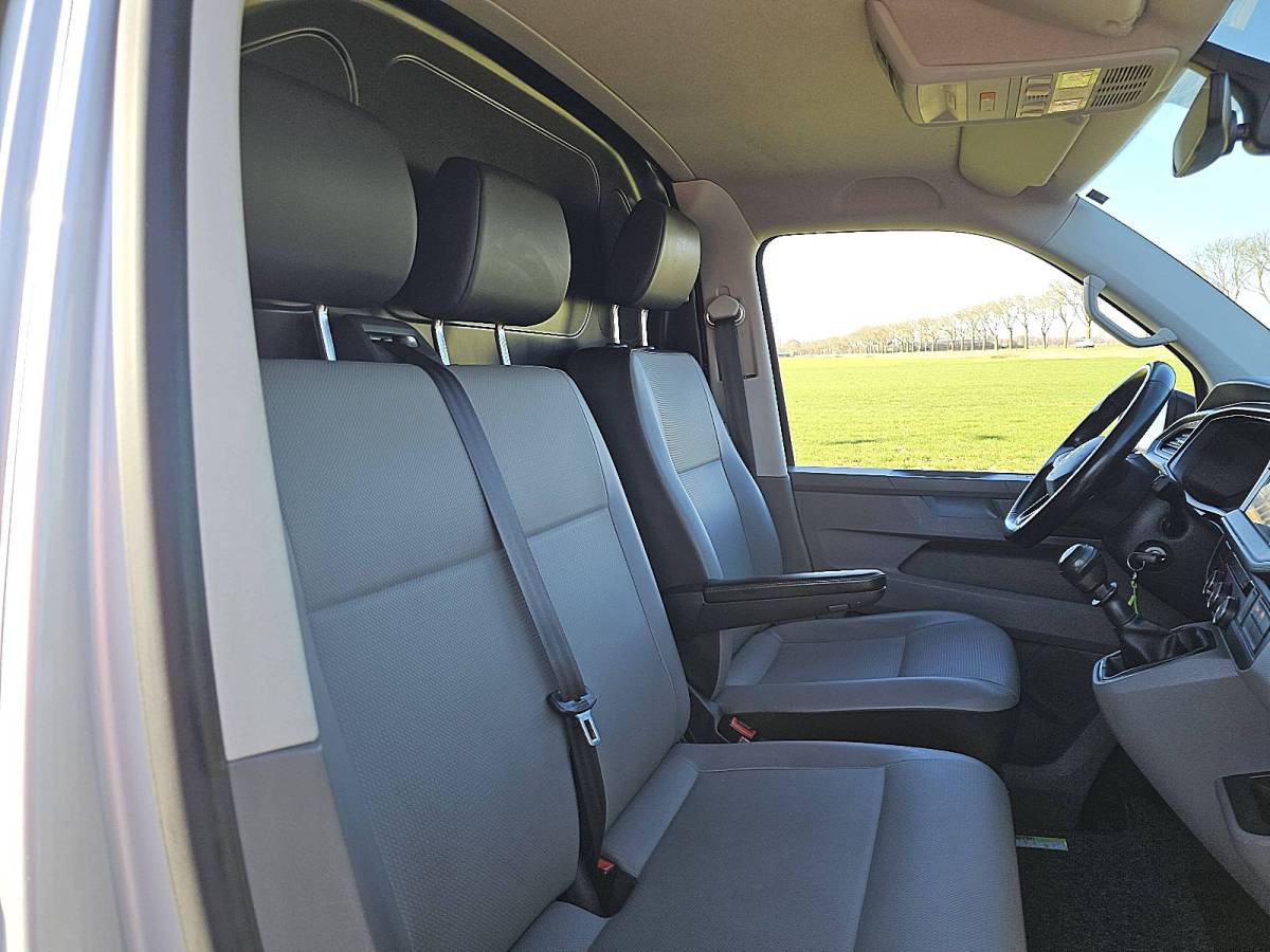 Volkswagen Transporter VOLKSWAGEN TRANSPORTER 2.0 TDI L2H1 Navi Trekhaak Adaptieve Cruise Control Standkachel Achterdeuren PDC Airco 3 Zits Euro6 150 PK!