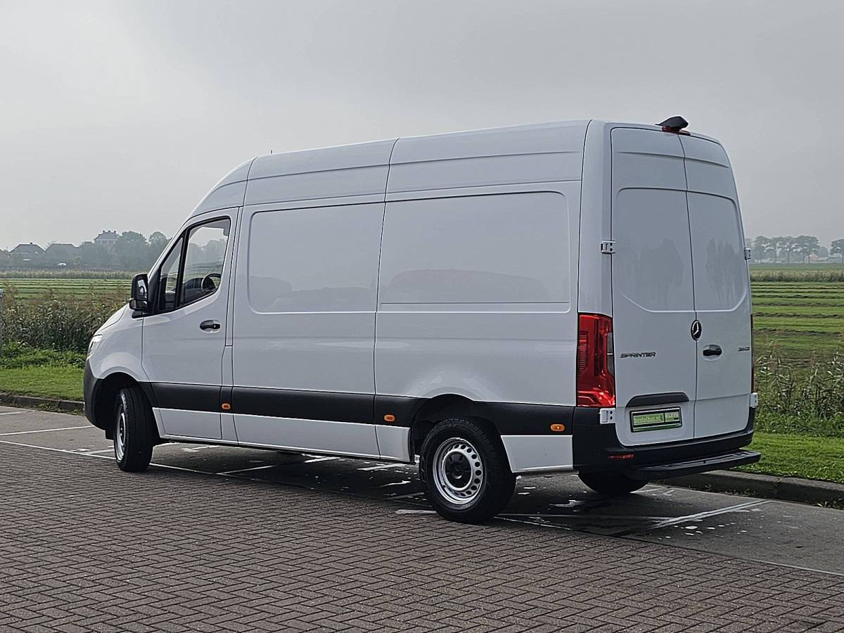 Mercedes-Benz Sprinter MERCEDES-BENZ SPRINTER 315 L2H2 RWD Automaat Airco Mbux Apple Carplay Camera PDC Cruise Control 3 Zits Euro6 150 PK!