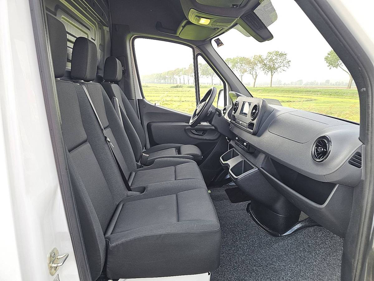 Mercedes-Benz Sprinter MERCEDES-BENZ SPRINTER 315 L2H2 RWD Automaat Airco Mbux Apple Carplay Camera PDC Cruise Control 3 Zits Euro6 150 PK!