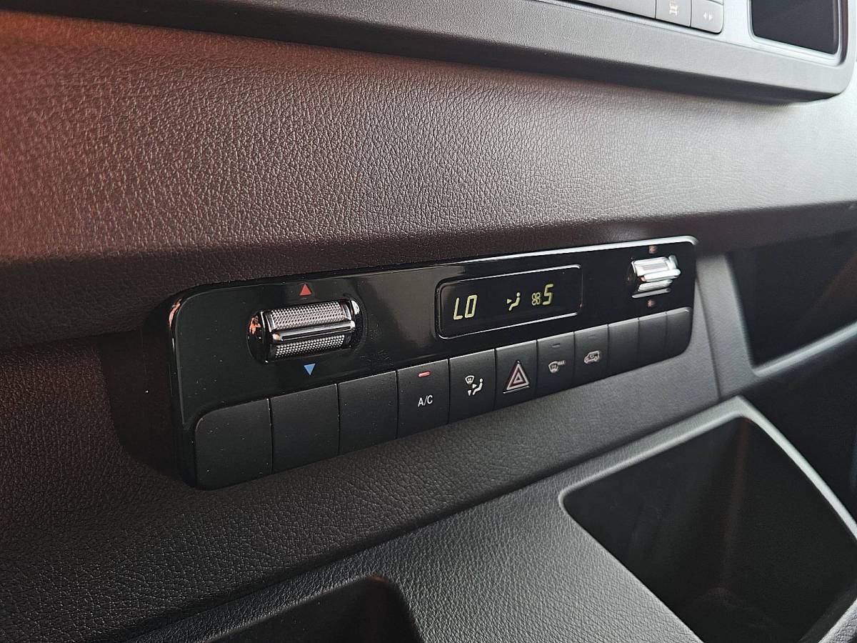 Mercedes-Benz Sprinter MERCEDES-BENZ SPRINTER 317 L2H2 RWD Automaat Airco Mbux Camera Cruise Control Apple Carplay Parkeersensoren 3 Zits Euro6 170 PK!