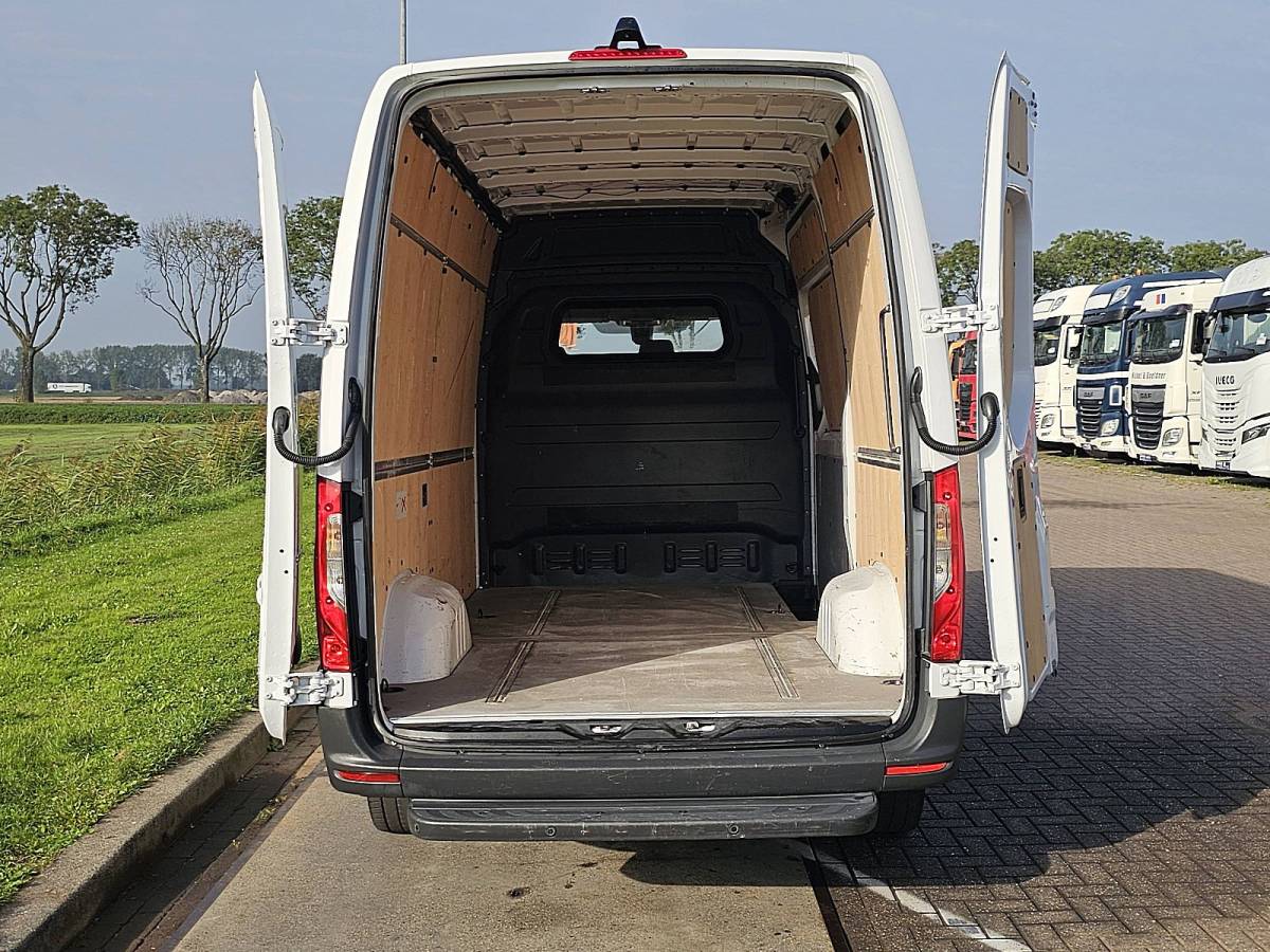 Mercedes-Benz Sprinter MERCEDES-BENZ SPRINTER 317 L2H2 RWD Automaat Airco Mbux Camera Cruise Control Apple Carplay Parkeersensoren 3 Zits Euro6 170 PK!