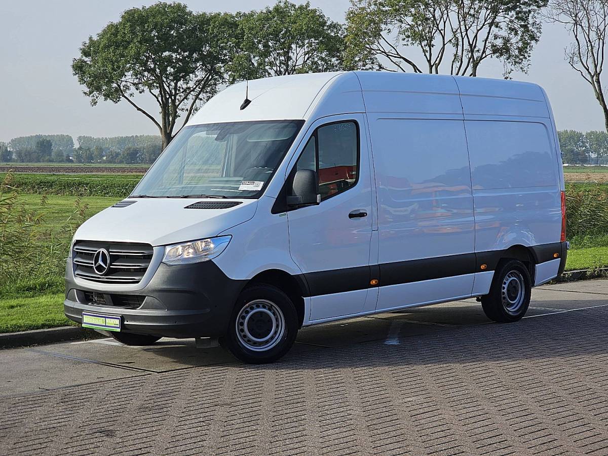 Mercedes-Benz Sprinter MERCEDES-BENZ SPRINTER 317 L2H2 RWD Automaat Airco Mbux Camera Cruise Control Apple Carplay Parkeersensoren 3 Zits Euro6 170 PK!