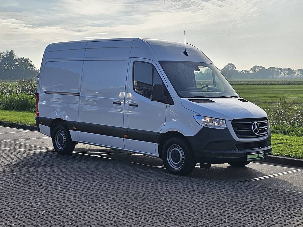 Mercedes-Benz Sprinter MERCEDES-BENZ SPRINTER 317 L2H2 RWD Automaat Airco Mbux Camera Cruise Control Apple Carplay Parkeersensoren 3 Zits Euro6 170 PK!