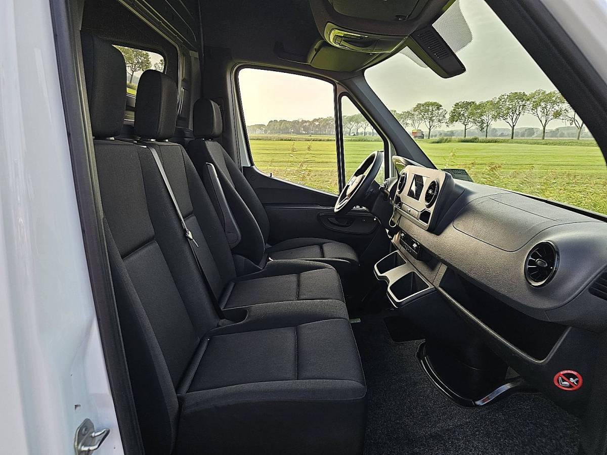 Mercedes-Benz Sprinter MERCEDES-BENZ SPRINTER 317 L2H2 RWD Automaat Airco Mbux Camera Cruise Control Apple Carplay Parkeersensoren 3 Zits Euro6 170 PK!