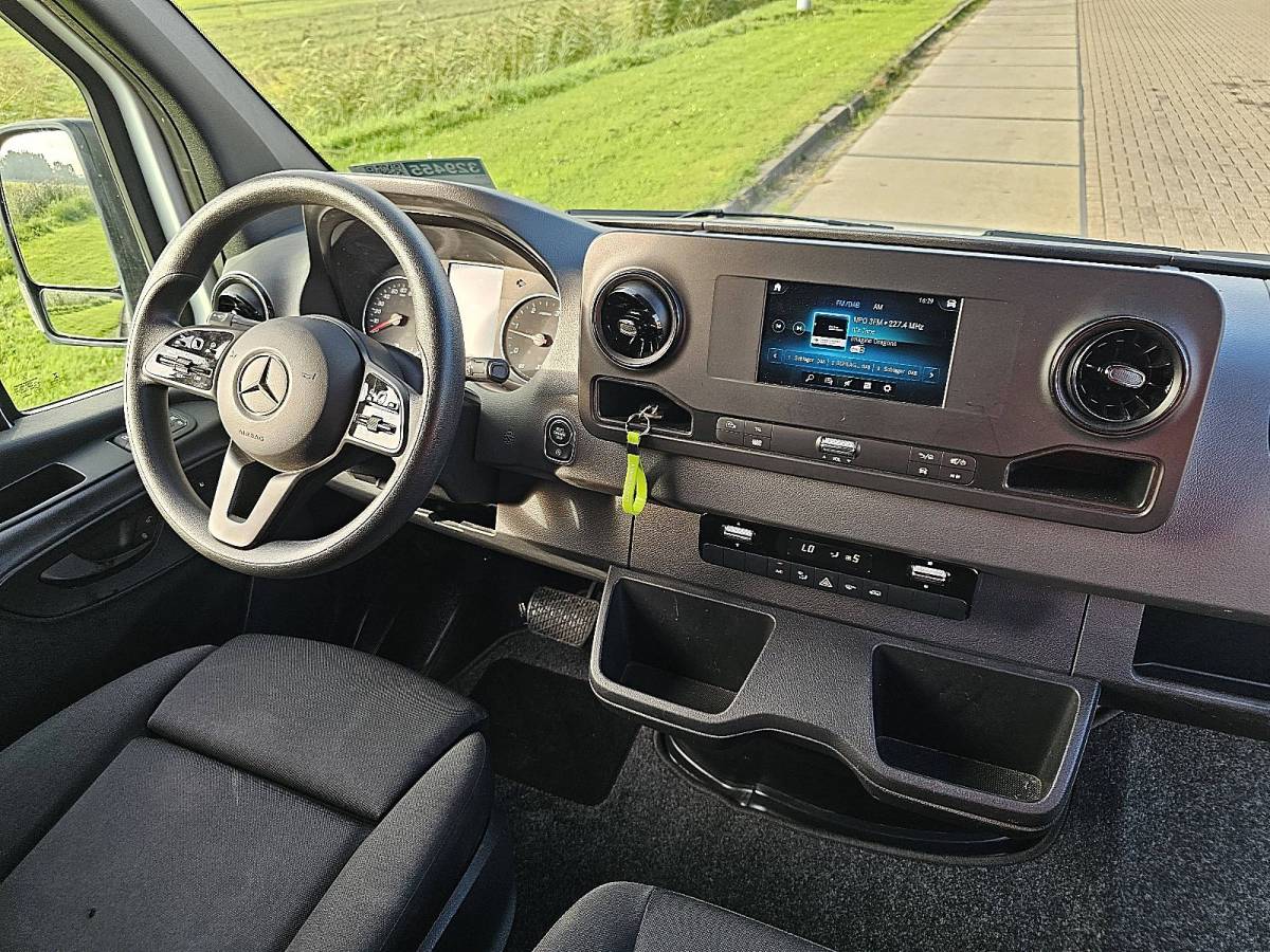 Mercedes-Benz Sprinter MERCEDES-BENZ SPRINTER 317 L2H2 RWD Automaat Airco Mbux Camera Cruise Control Apple Carplay Parkeersensoren 3 Zits Euro6 170 PK!