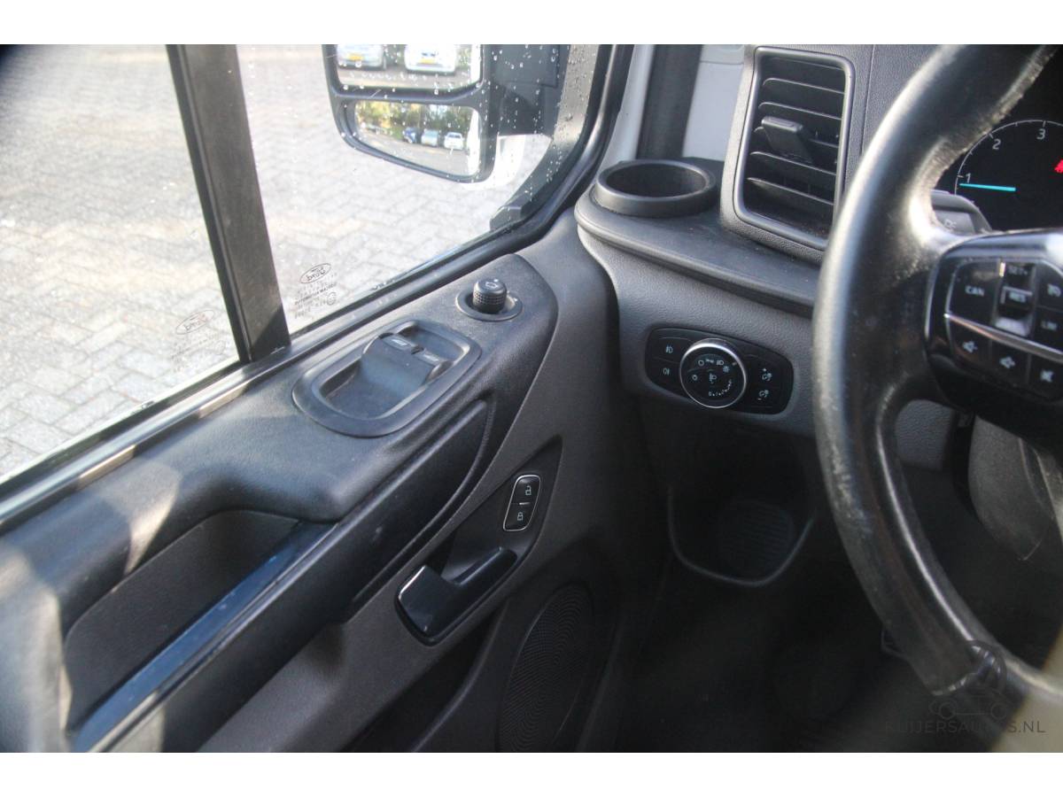 Ford Transit Custom Ford Transit Custom 300 2.0 TDCI L2H1 Limited | Trekhaak | Cruise | EURO 6 | Camera |