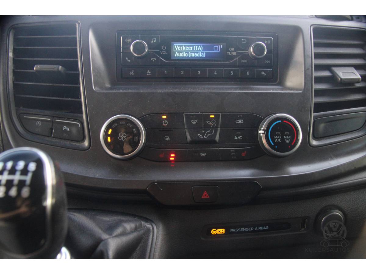 Ford Transit Custom Ford Transit Custom 300 2.0 TDCI L2H1 Limited | Trekhaak | Cruise | EURO 6 | Camera |