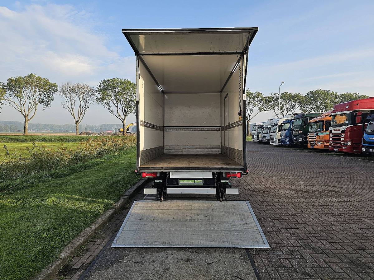 Iveco Daily IVECO DAILY 35 S 14 Bakwagen | Laadklep | Zijdeur | Spoiler | 3zits | Bluetooth | 136pk