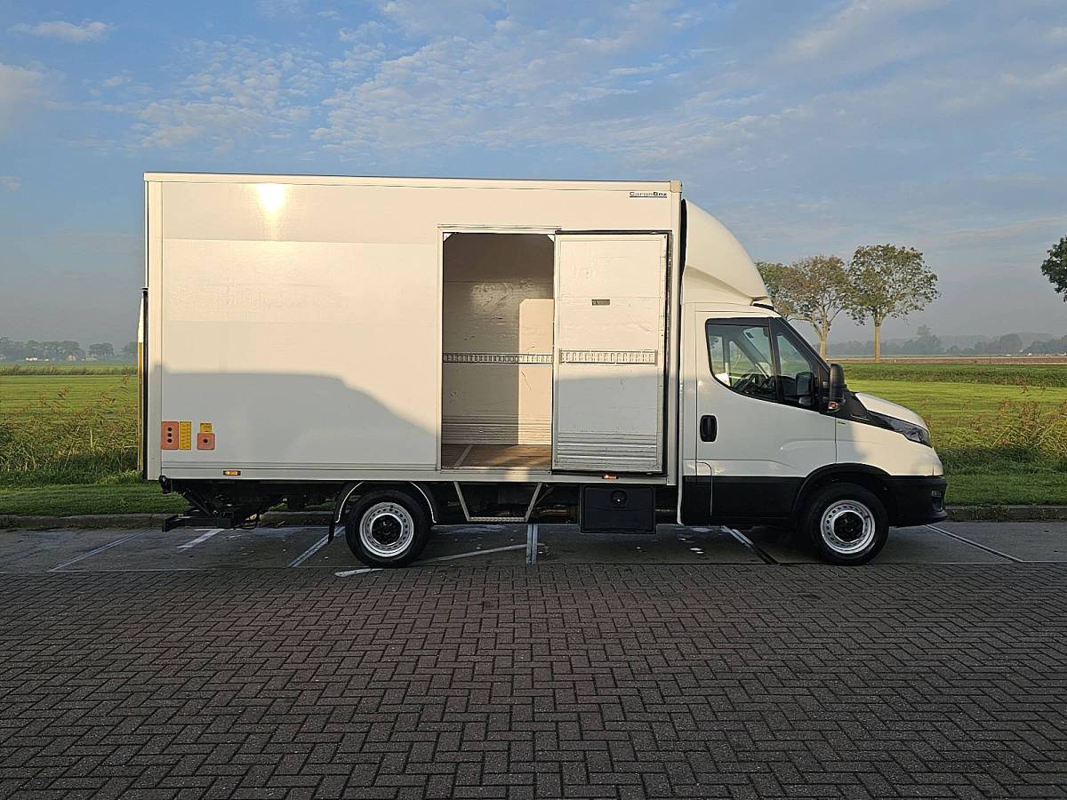 Iveco Daily IVECO DAILY 35 S 14 Bakwagen | Laadklep | Zijdeur | Spoiler | 3zits | Bluetooth | 136pk