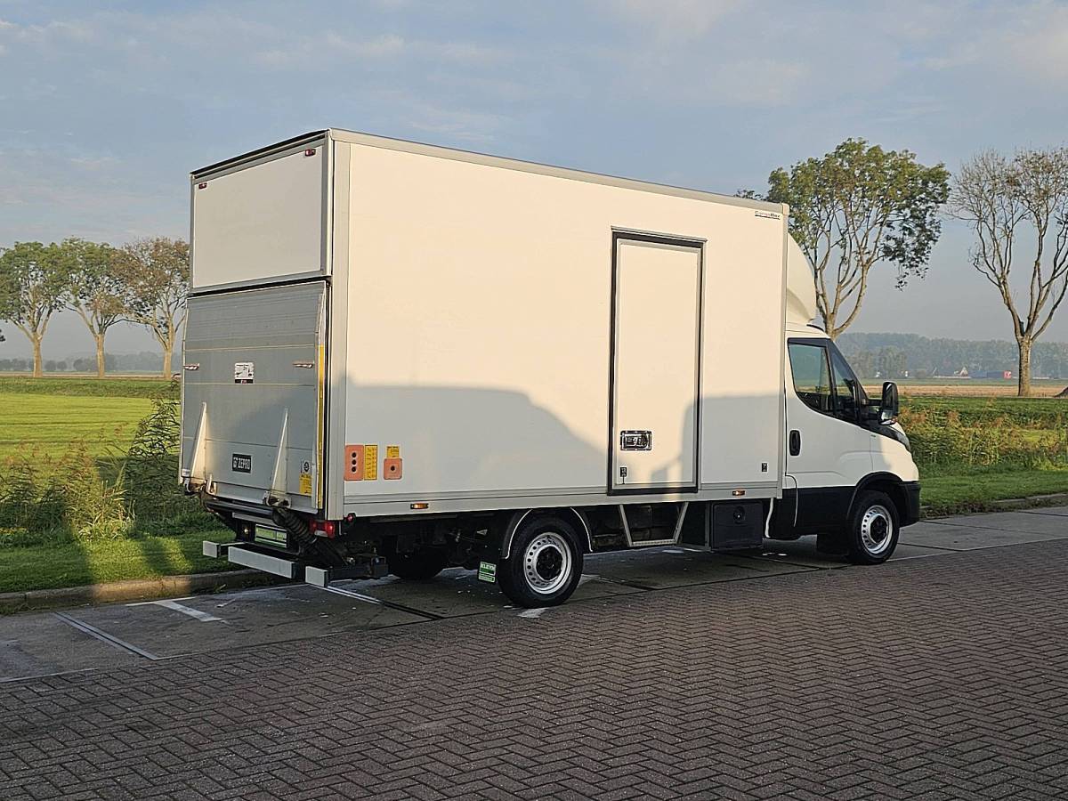 Iveco Daily IVECO DAILY 35 S 14 Bakwagen | Laadklep | Zijdeur | Spoiler | 3zits | Bluetooth | 136pk