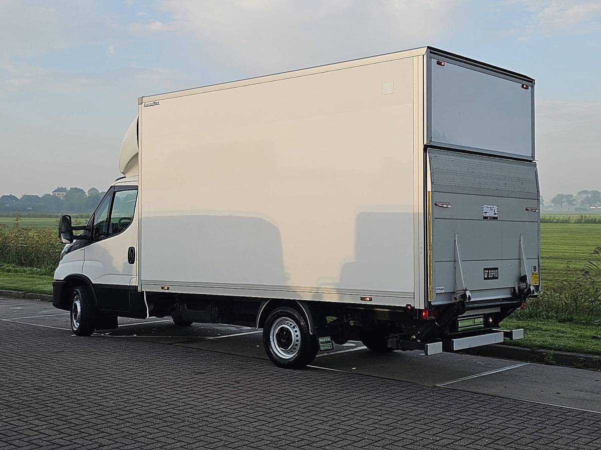 Iveco Daily IVECO DAILY 35 S 14 Bakwagen | Laadklep | Zijdeur | Spoiler | 3zits | Bluetooth | 136pk