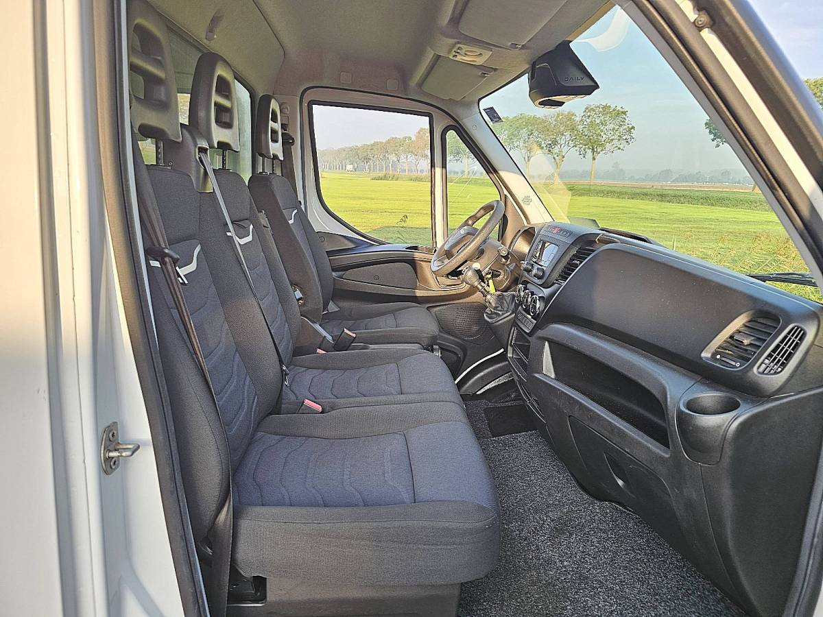 Iveco Daily IVECO DAILY 35 S 14 Bakwagen | Laadklep | Zijdeur | Spoiler | 3zits | Bluetooth | 136pk