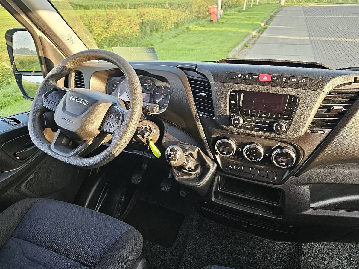 Iveco Daily IVECO DAILY 35 S 14 Bakwagen | Laadklep | Zijdeur | Spoiler | 3zits | Bluetooth | 136pk