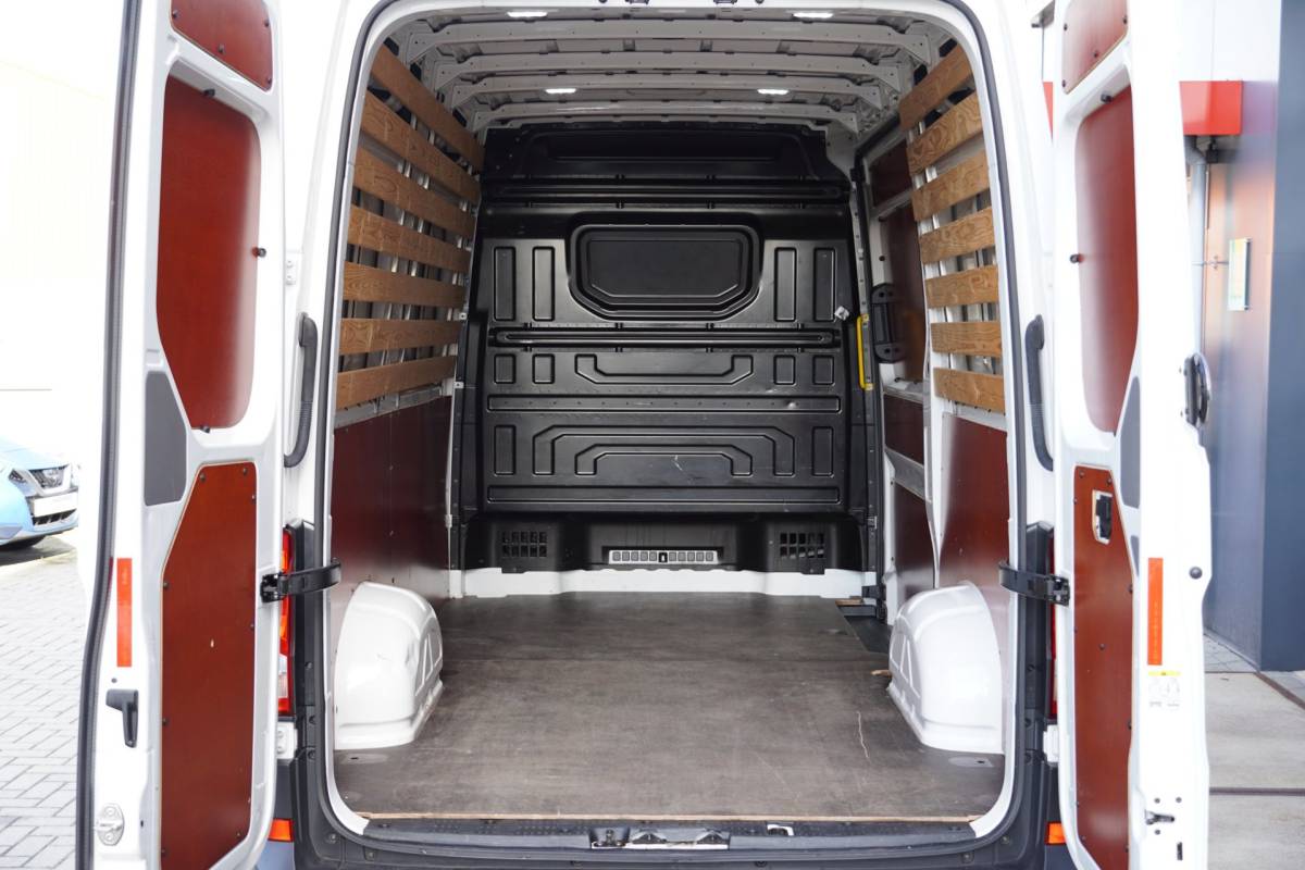 Volkswagen Crafter Volkswagen Crafter 35 2.0 TDI L3H3 Highline Airco/Cruise/PDC