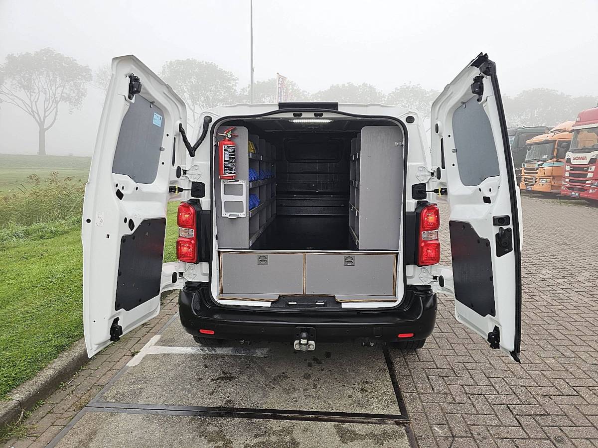 Opel Vivaro OPEL VIVARO 1.5 L2 3-Zits/Leer Euro6 NAP Airco Trekhaak Wp-inrichting Onderhouds-historie 1e Eigenaar!