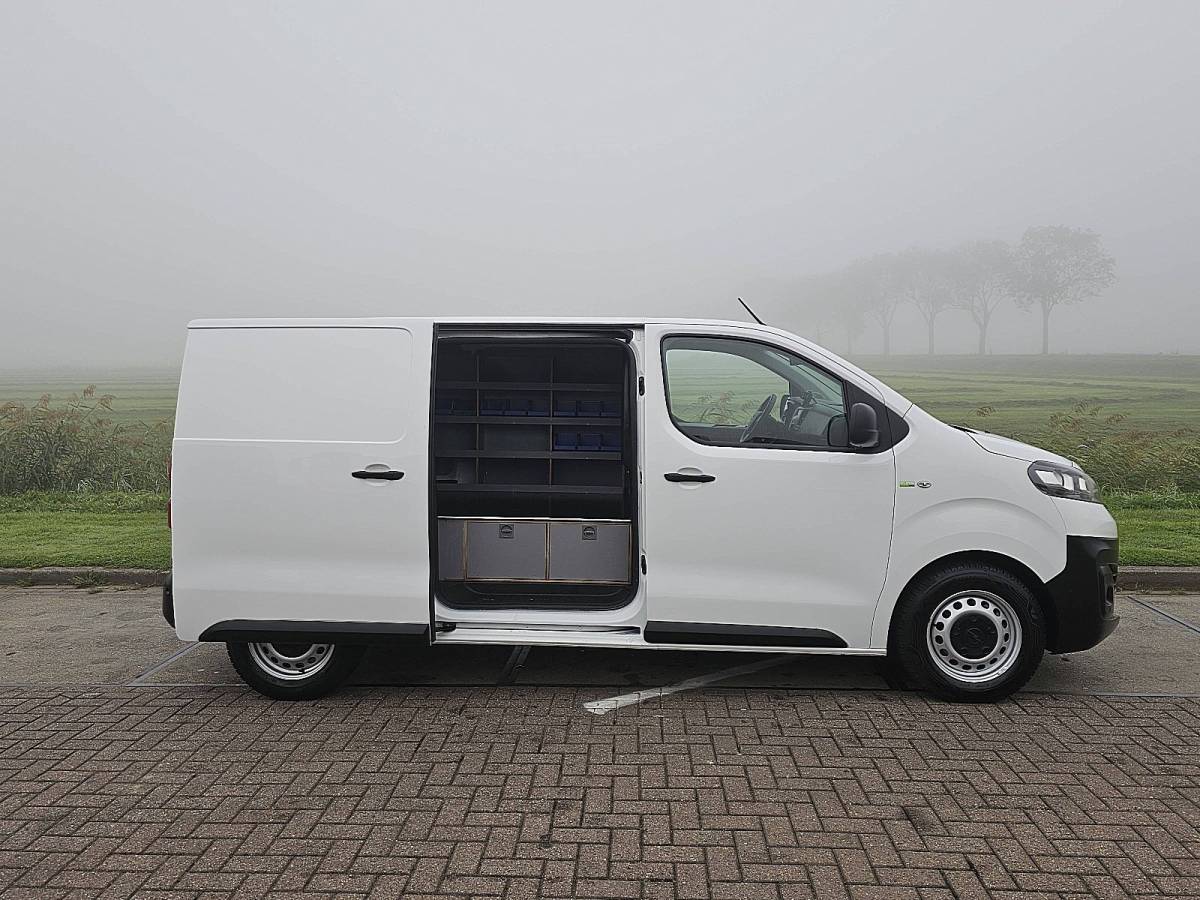 Opel Vivaro OPEL VIVARO 1.5 L2 3-Zits/Leer Euro6 NAP Airco Trekhaak Wp-inrichting Onderhouds-historie 1e Eigenaar!