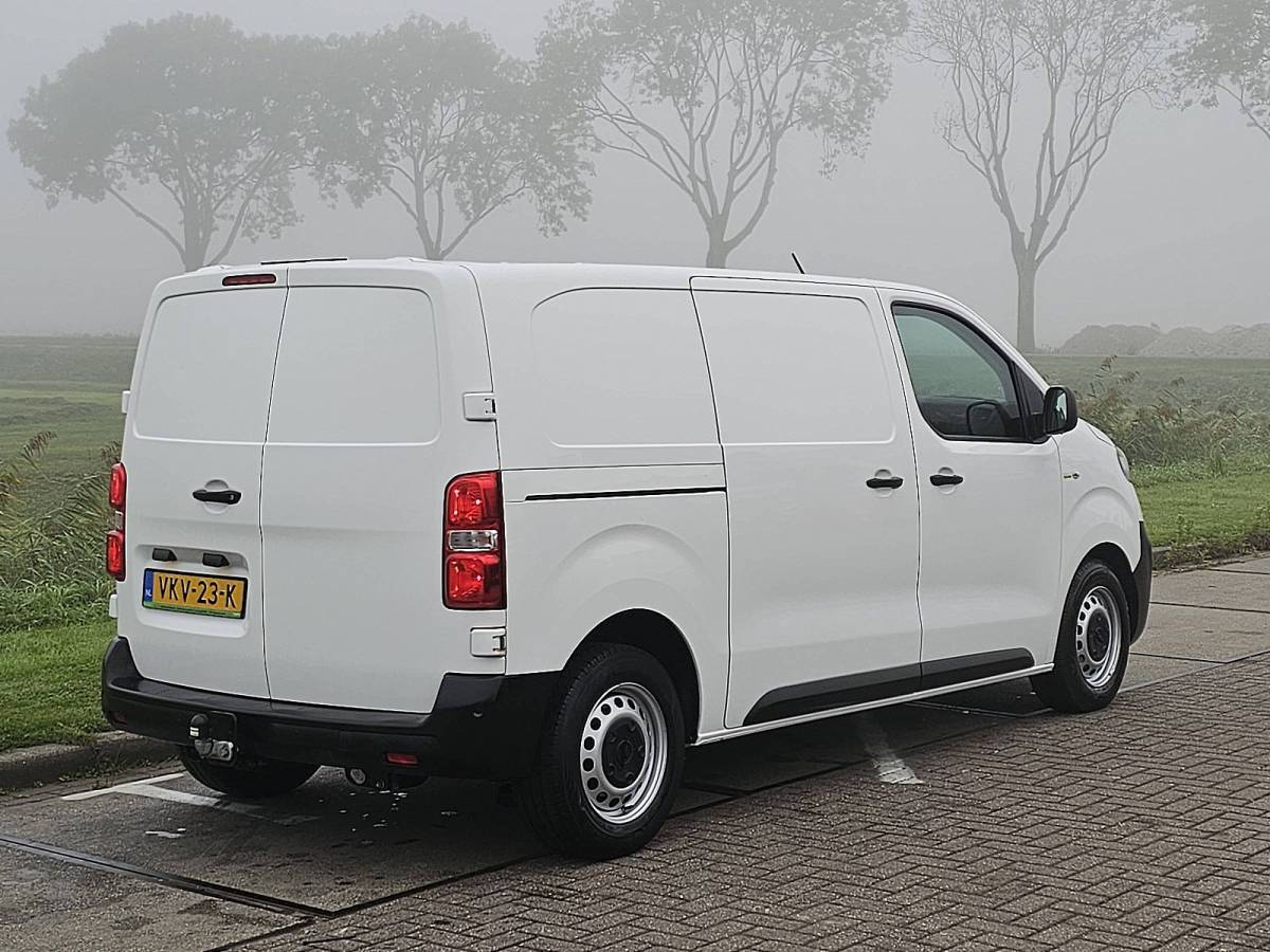 Opel Vivaro OPEL VIVARO 1.5 L2 3-Zits/Leer Euro6 NAP Airco Trekhaak Wp-inrichting Onderhouds-historie 1e Eigenaar!