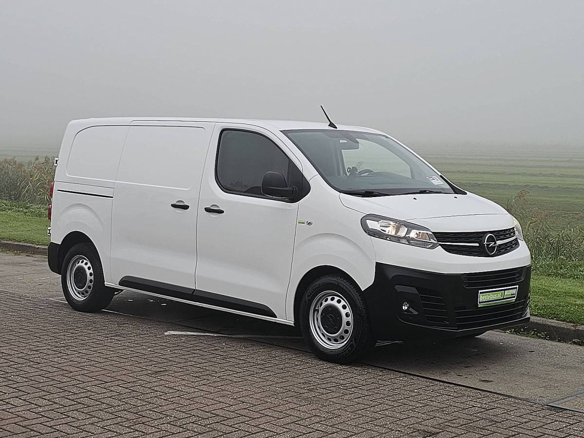 Opel Vivaro OPEL VIVARO 1.5 L2 3-Zits/Leer Euro6 NAP Airco Trekhaak Wp-inrichting Onderhouds-historie 1e Eigenaar!