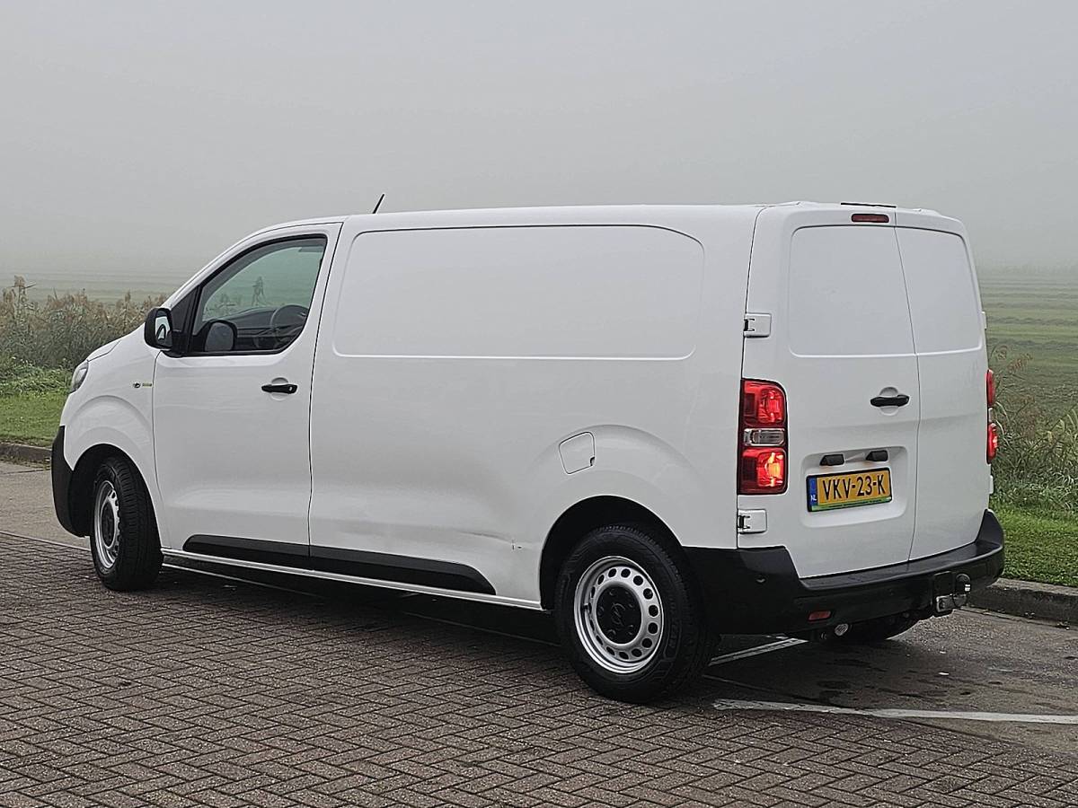 Opel Vivaro OPEL VIVARO 1.5 L2 3-Zits/Leer Euro6 NAP Airco Trekhaak Wp-inrichting Onderhouds-historie 1e Eigenaar!