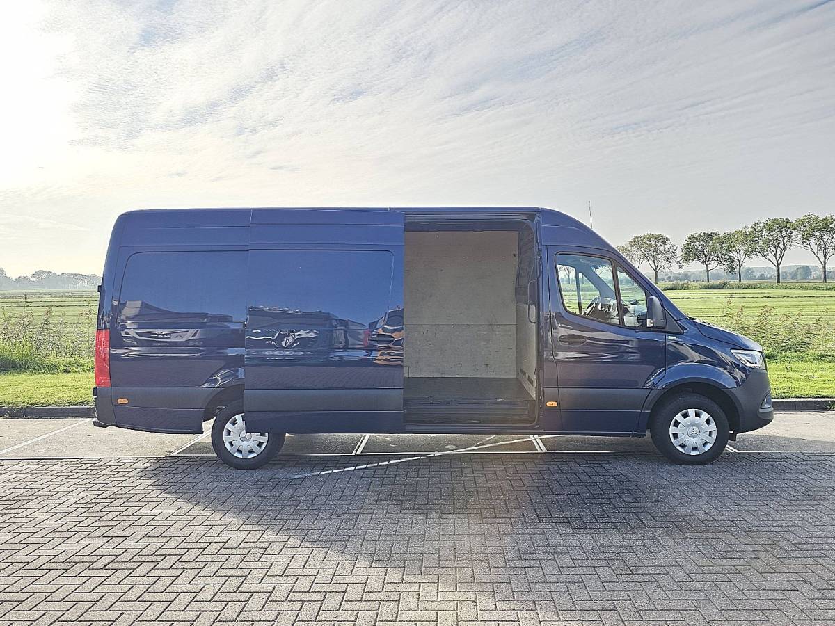 Mercedes-Benz Sprinter MERCEDES-BENZ SPRINTER 317 L3H2 Maxi Mbux LED Navi Trekhaak Euro6 170Pk 3-Zits/Leer!
