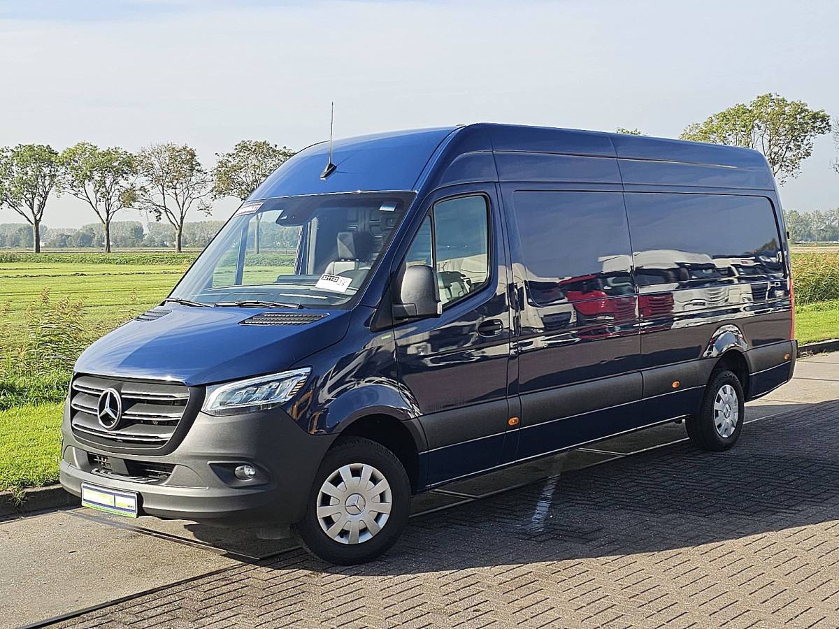 Mercedes-Benz Sprinter MERCEDES-BENZ SPRINTER 317 L3H2 Maxi Mbux LED Navi Trekhaak Euro6 170Pk 3-Zits/Leer!