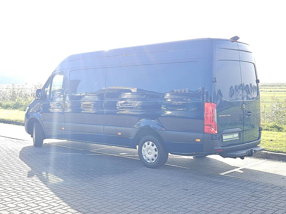 Mercedes-Benz Sprinter MERCEDES-BENZ SPRINTER 317 L3H2 Maxi Mbux LED Navi Trekhaak Euro6 170Pk 3-Zits/Leer!