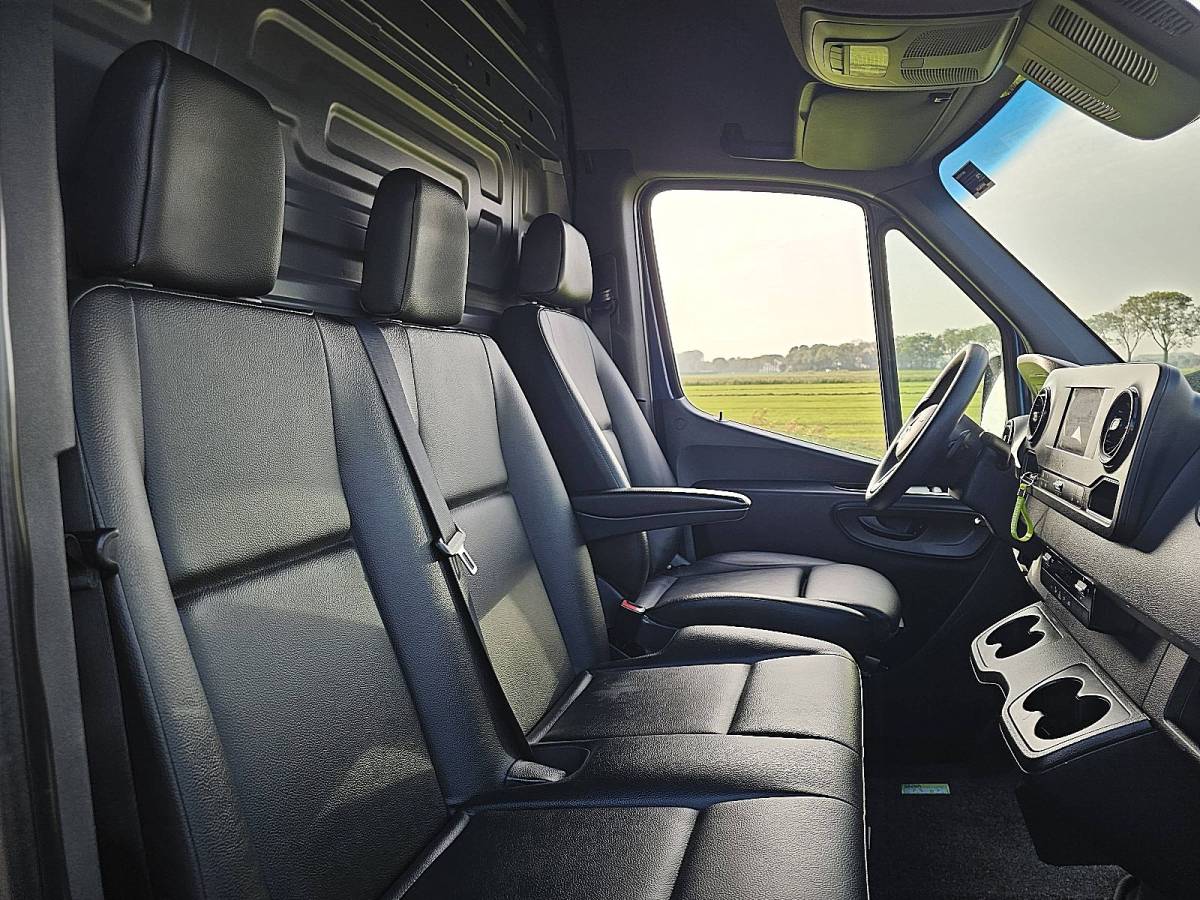 Mercedes-Benz Sprinter MERCEDES-BENZ SPRINTER 317 L3H2 Maxi Mbux LED Navi Trekhaak Euro6 170Pk 3-Zits/Leer!