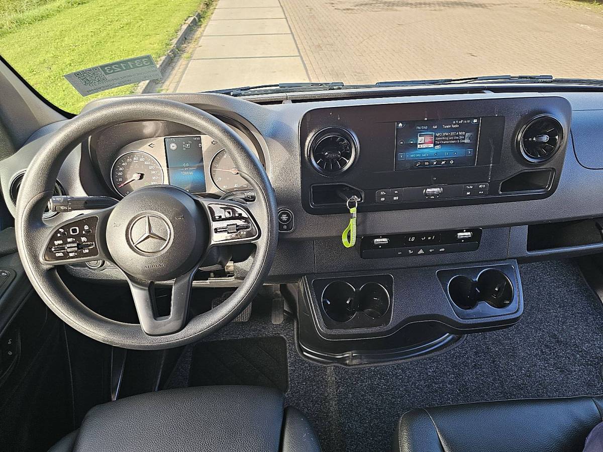 Mercedes-Benz Sprinter MERCEDES-BENZ SPRINTER 317 L3H2 Maxi Mbux LED Navi Trekhaak Euro6 170Pk 3-Zits/Leer!
