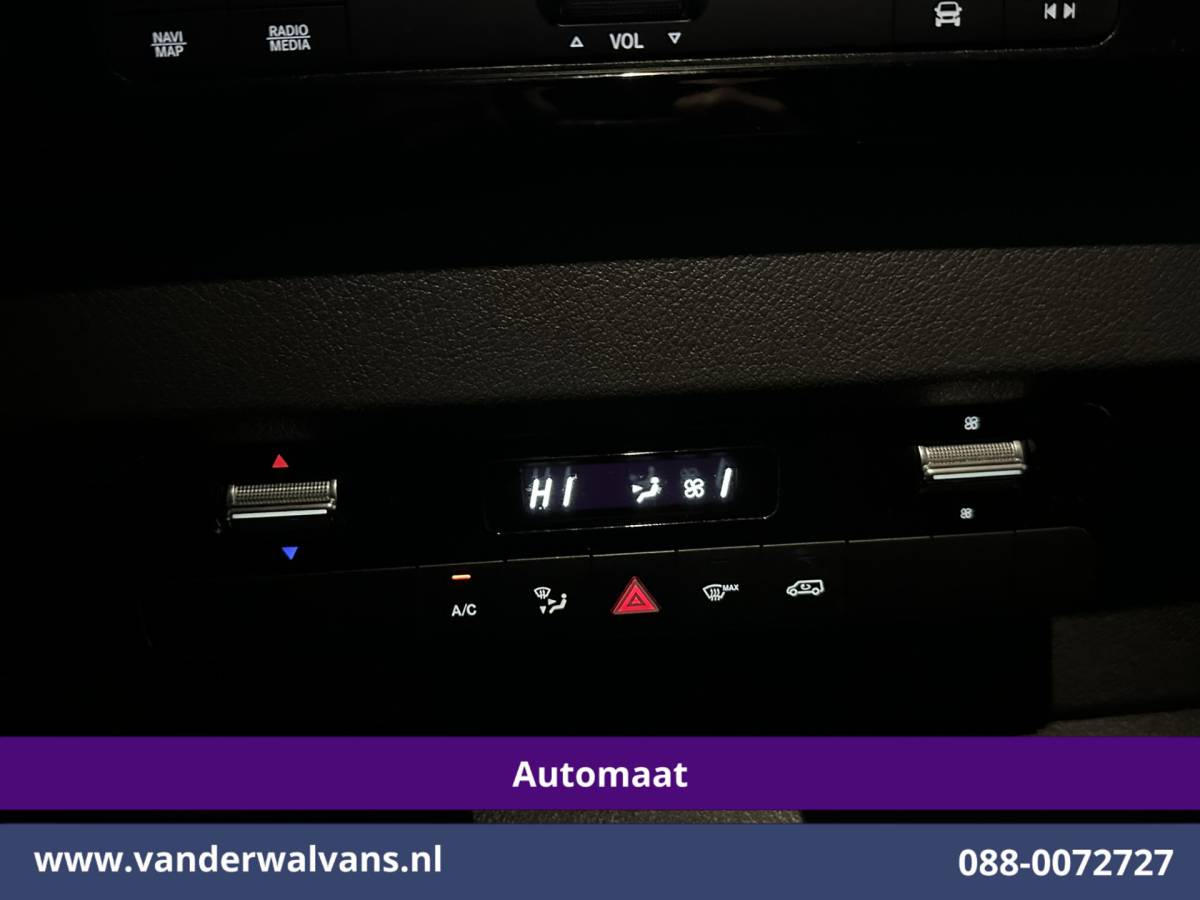 Mercedes-Benz Sprinter Mercedes-Benz Sprinter 317 CDI 170pk 9G-Tronic Automaat L2H2 Euro6 Airco | Camera | Navigatie | Cruisecontrol | LED Chauffeursstoel, Stoelverwarming, Parkeersensoren, Bijrijdersbank