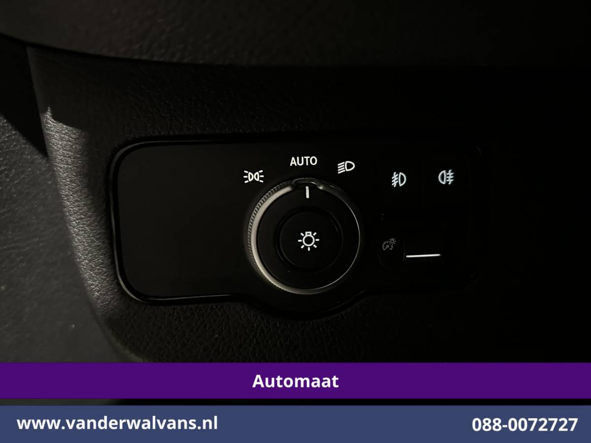 Mercedes-Benz Sprinter Mercedes-Benz Sprinter 317 CDI 170pk 9G-Tronic Automaat L2H2 Euro6 Airco | Camera | Navigatie | Cruisecontrol | LED Chauffeursstoel, Stoelverwarming, Parkeersensoren, Bijrijdersbank