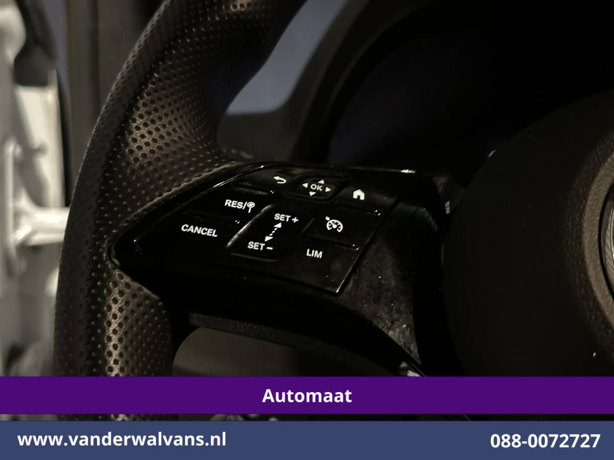 Mercedes-Benz Sprinter Mercedes-Benz Sprinter 317 CDI 170pk 9G-Tronic Automaat L2H2 Euro6 Airco | Camera | Navigatie | Cruisecontrol | LED Chauffeursstoel, Stoelverwarming, Parkeersensoren, Bijrijdersbank