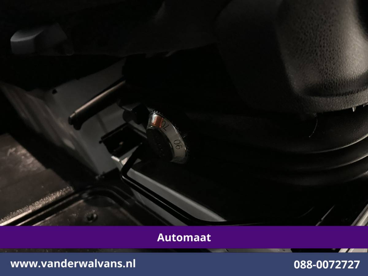 Mercedes-Benz Sprinter Mercedes-Benz Sprinter 317 CDI 170pk 9G-Tronic Automaat L2H2 Euro6 Airco | Camera | Navigatie | Cruisecontrol | LED Chauffeursstoel, Stoelverwarming, Parkeersensoren, Bijrijdersbank