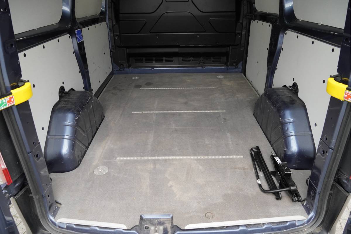 Ford Transit Custom Ford Transit Custom 300 2.0 TDCI L1H1 Trail BJ2022 Lmv 16″ (Zwart) | Led | Pdc | Trekhaak | Verwarmde voorruit | Achteruitrijcamera | Navi | Airco | Cruise control | Lederen bekleding | Verwarmde voorstoelen | Tussenschot | Achterdeuren | Zijdeur | Bijrijdersbank|3 Persoons