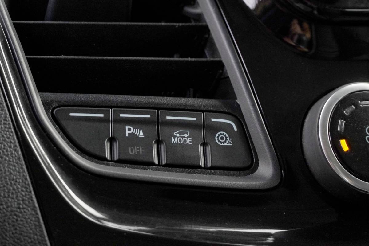 Ford Transit Custom Ford Transit Custom 300 2.0 TDCI L1H1 Trail BJ2022 Lmv 16″ (Zwart) | Led | Pdc | Trekhaak | Verwarmde voorruit | Achteruitrijcamera | Navi | Airco | Cruise control | Lederen bekleding | Verwarmde voorstoelen | Tussenschot | Achterdeuren | Zijdeur | Bijrijdersbank|3 Persoons