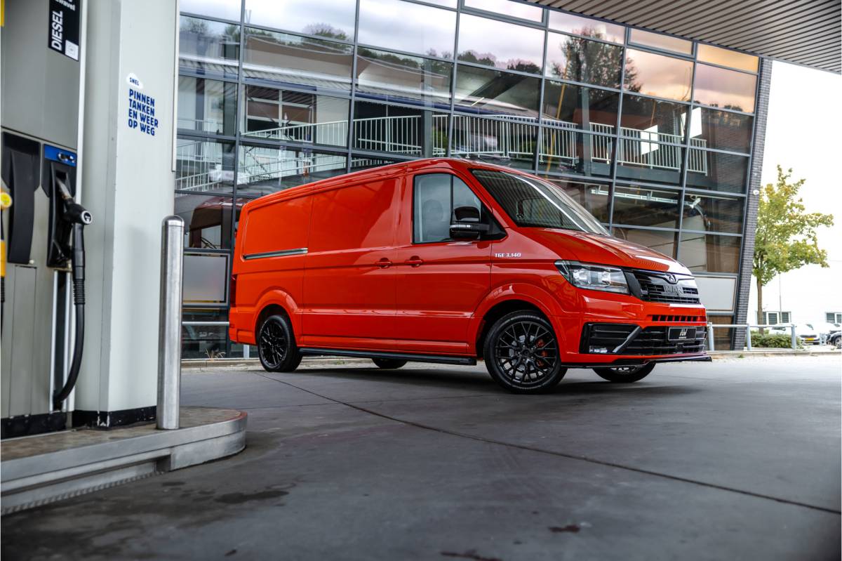 MAN TGE Man TGE 35 2.0 L3H2 DSG | ACC | Standkachel | CarPlay | Navigatie | Camera | MF Stuur | Sortimo | DAB | Stoelverwarming | Nieuwe APK