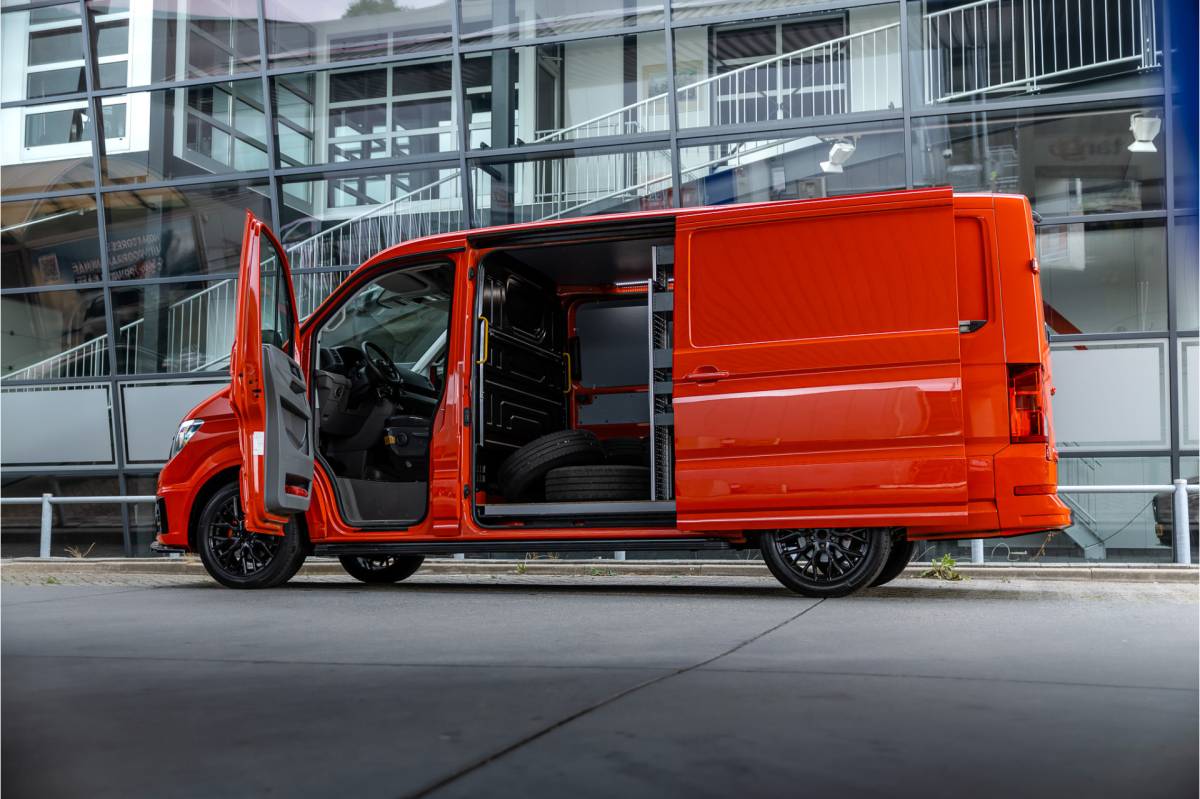 MAN TGE Man TGE 35 2.0 L3H2 DSG | ACC | Standkachel | CarPlay | Navigatie | Camera | MF Stuur | Sortimo | DAB | Stoelverwarming | Nieuwe APK