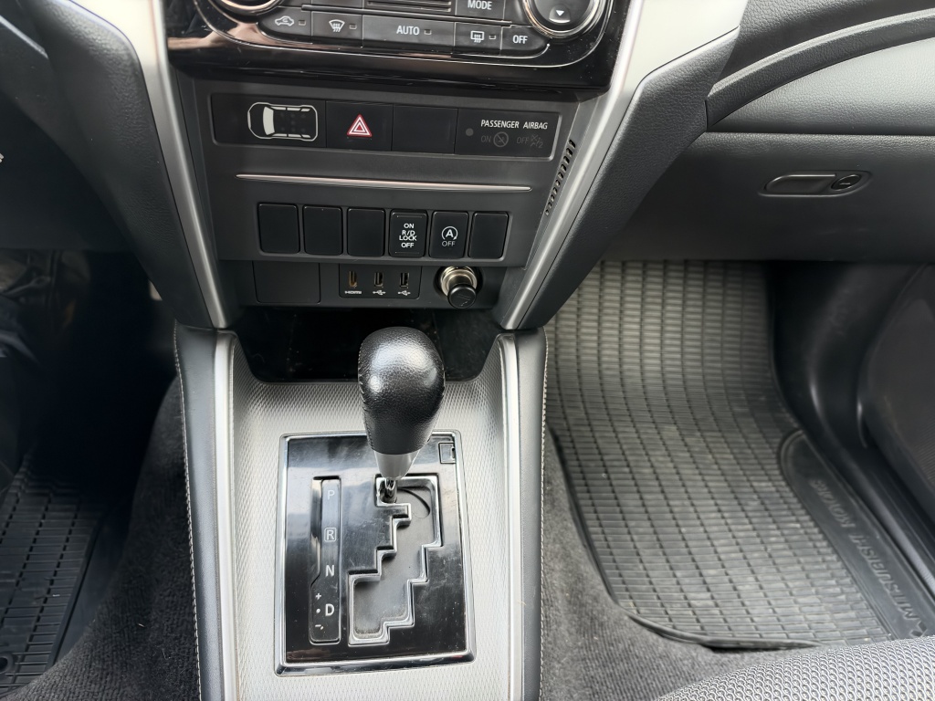 Mitsubishi L200 Mitsubishi L 200 2.2 DI-D DC Instyle