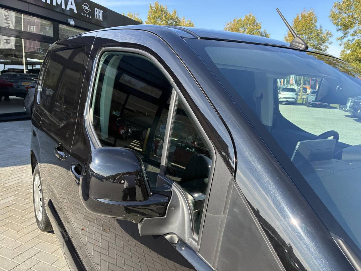 Opel Combo Opel Combo 1.5D 130Pk Automaat(8) L1H1 | Climate control | Camera | Navigatie | 3-Persoons | Stoel & Stuurverwarming | Elektrisch Pakket | Parkpilot |