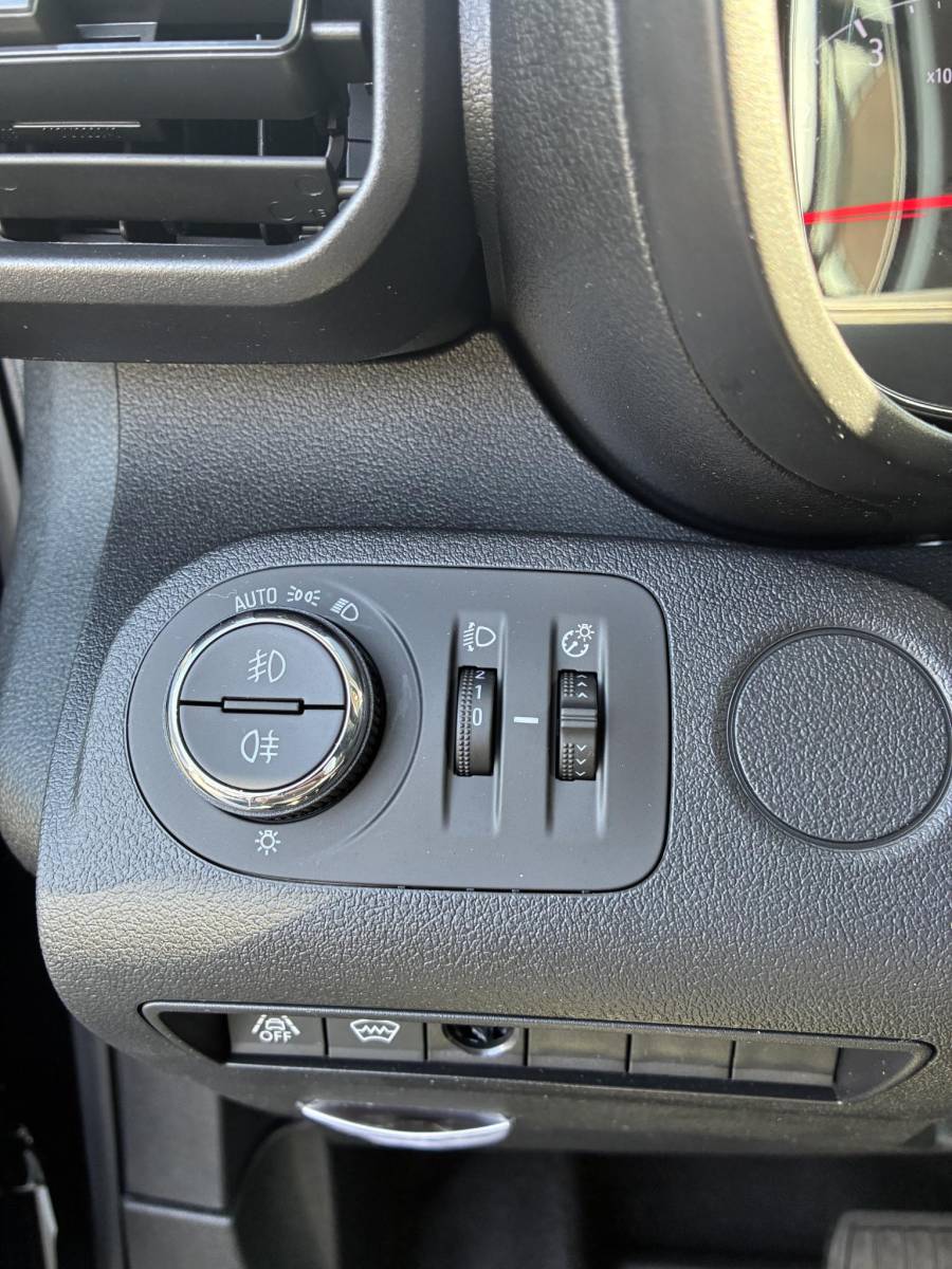 Opel Combo Opel Combo 1.5D 130Pk Automaat(8) L1H1 | Climate control | Camera | Navigatie | 3-Persoons | Stoel & Stuurverwarming | Elektrisch Pakket | Parkpilot |
