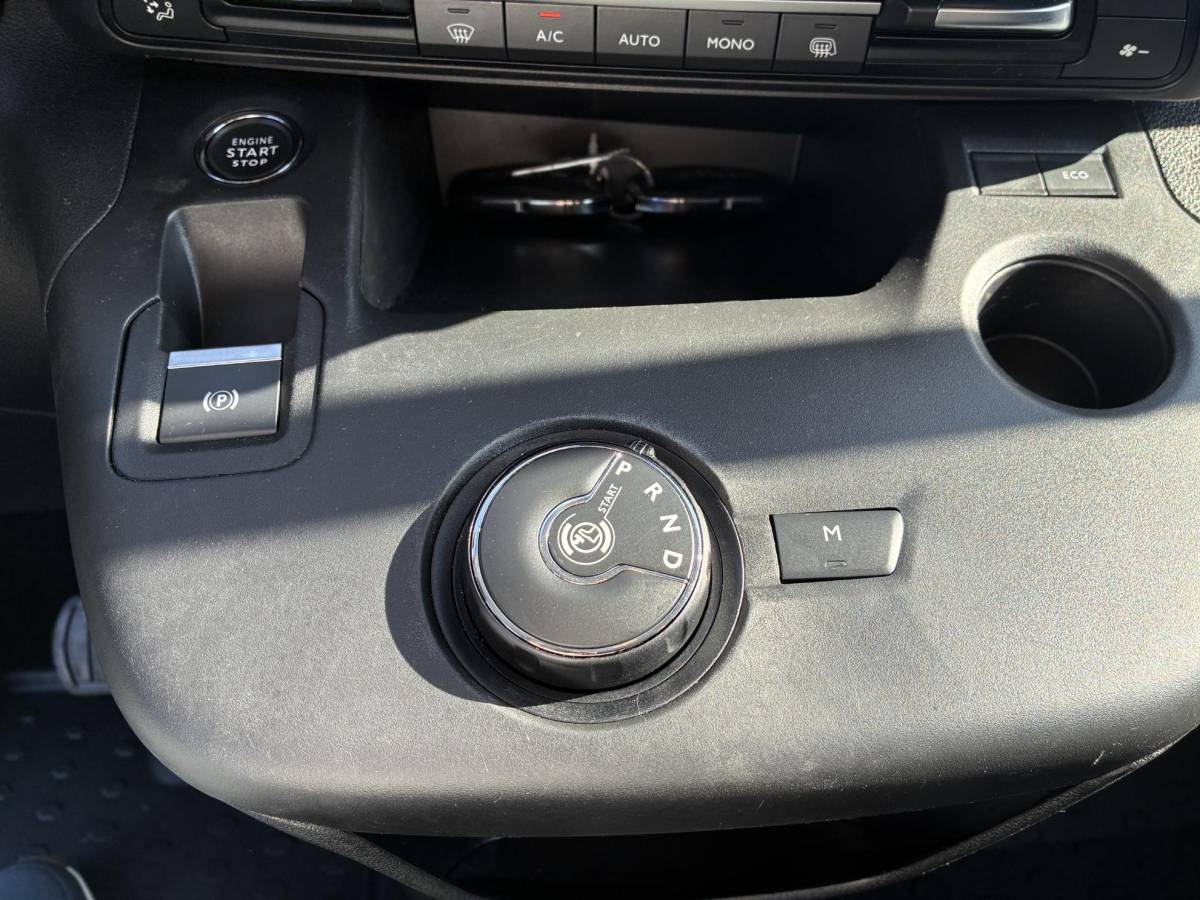Opel Combo Opel Combo 1.5D 130Pk Automaat(8) L1H1 | Climate control | Camera | Navigatie | 3-Persoons | Stoel & Stuurverwarming | Elektrisch Pakket | Parkpilot |