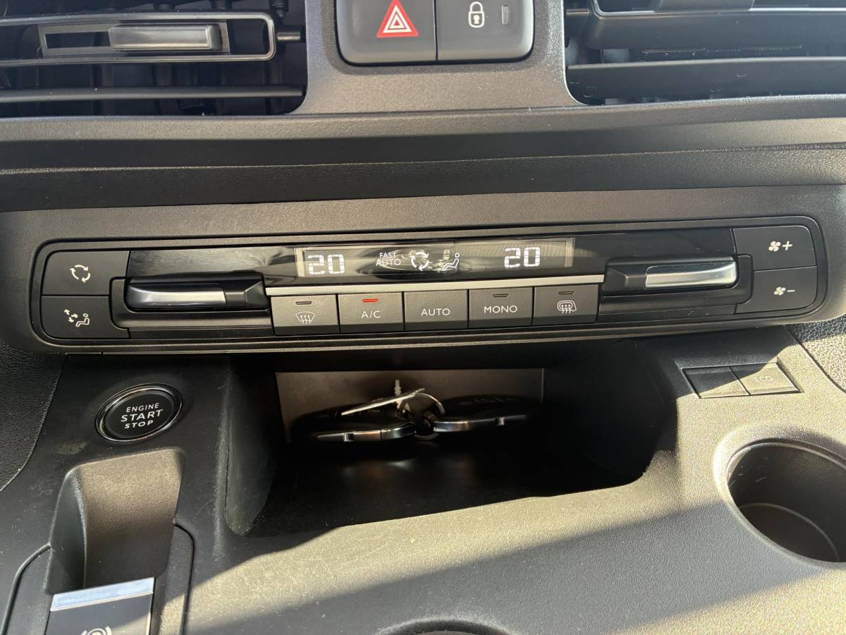 Opel Combo Opel Combo 1.5D 130Pk Automaat(8) L1H1 | Climate control | Camera | Navigatie | 3-Persoons | Stoel & Stuurverwarming | Elektrisch Pakket | Parkpilot |